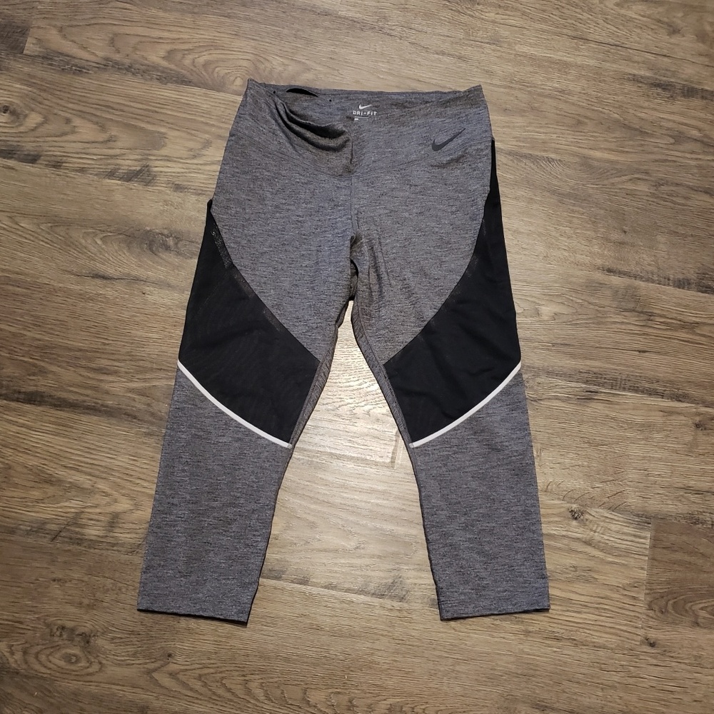 Nike Cropped Leggings